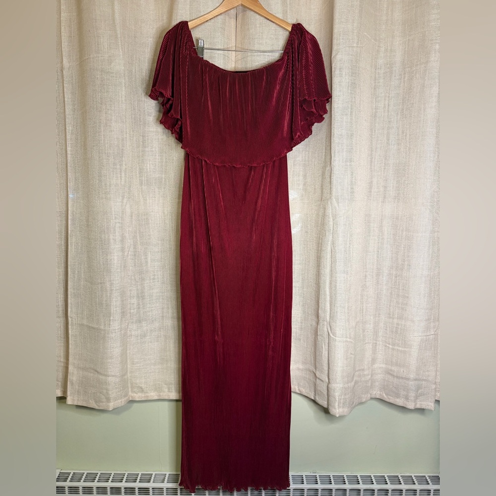 Chic Off-Shoulder Burgundy Maxi Dress